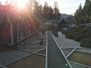 完璧に手入れされた高野山の宿坊。朝のおつとめ体験も清々しく、温泉も気持ちよく、すごくいいお宿だった。